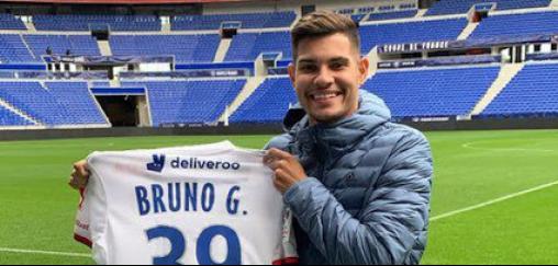 Bruno Guimarães na chegada ao Lyon-França