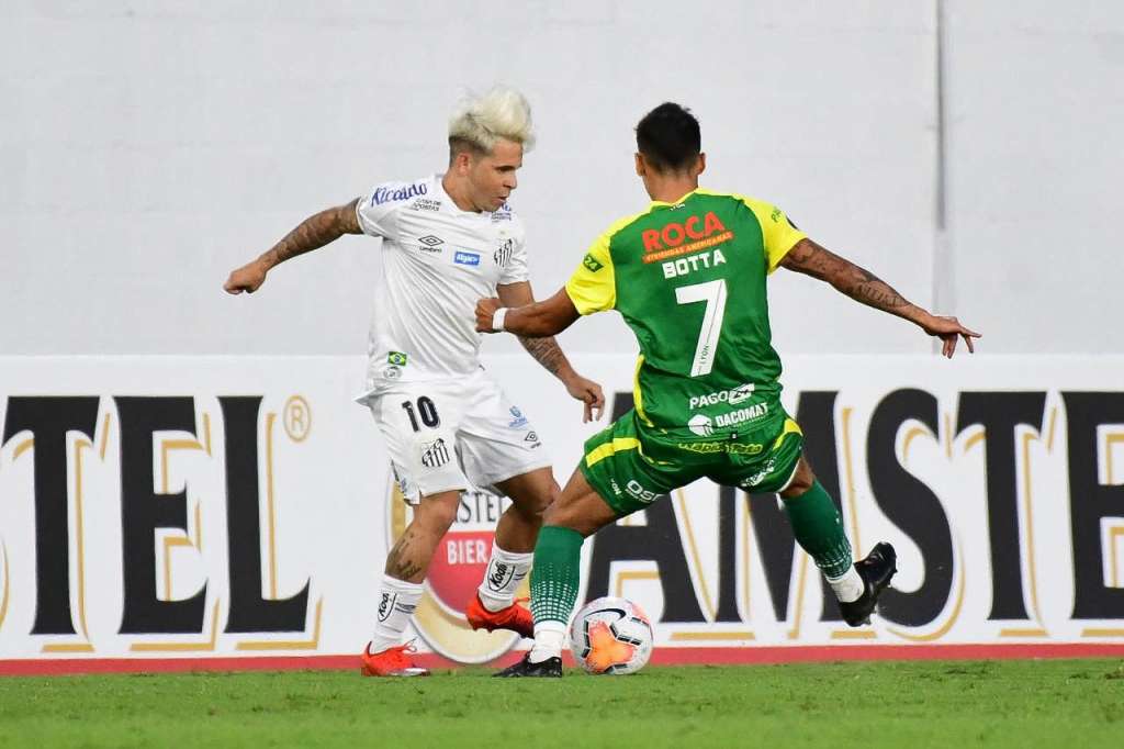 Com brilho de Soteldo e gols de reservas, Santos vence na estreia na Libertadores