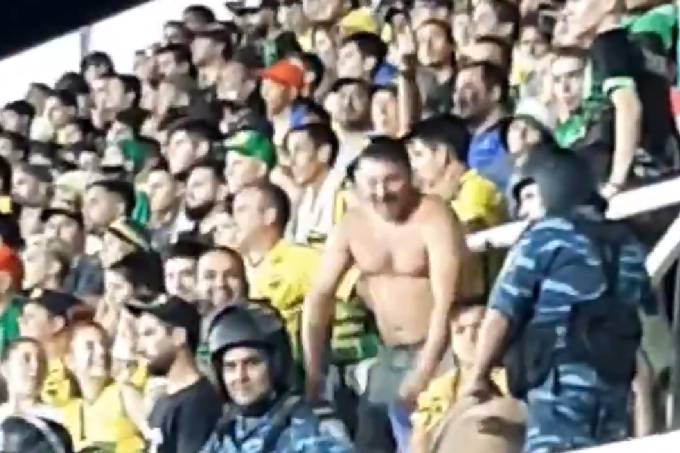 Defensa y Justicia promete punir torcedor que imitou macaco em jogo com o Santos
