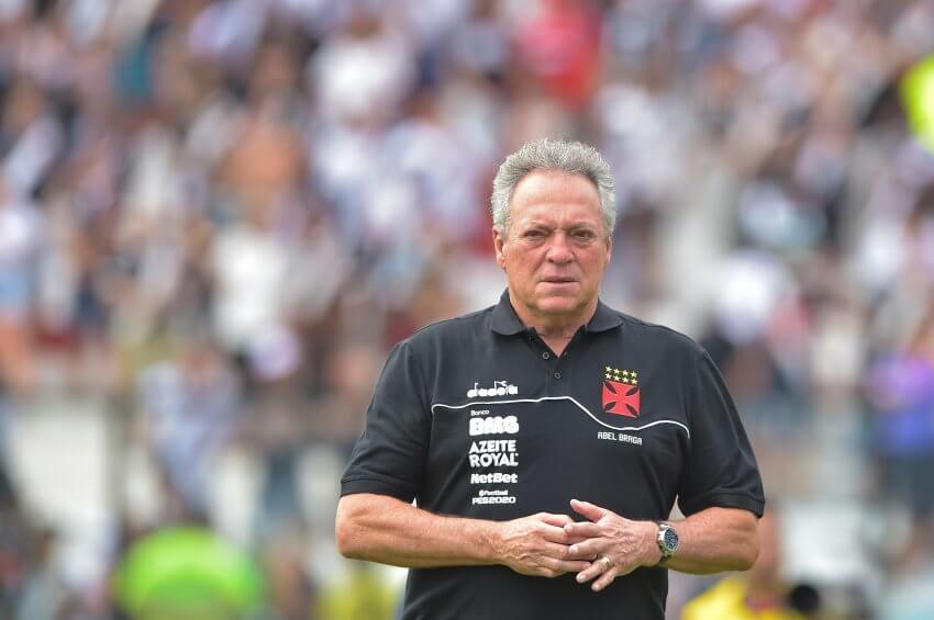 Abel reconhece má fase do Vasco, mas exige classificação na Copa do Brasil