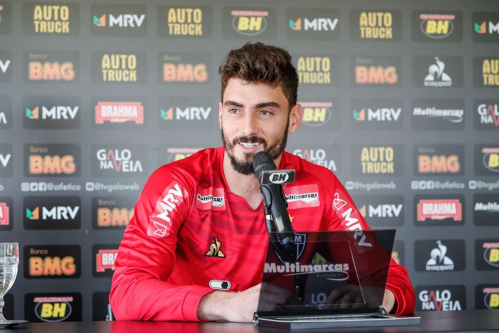 Rafael foi apresentado nesta quarta-feira (Foto: Bruno Cantini/Agência Galo)