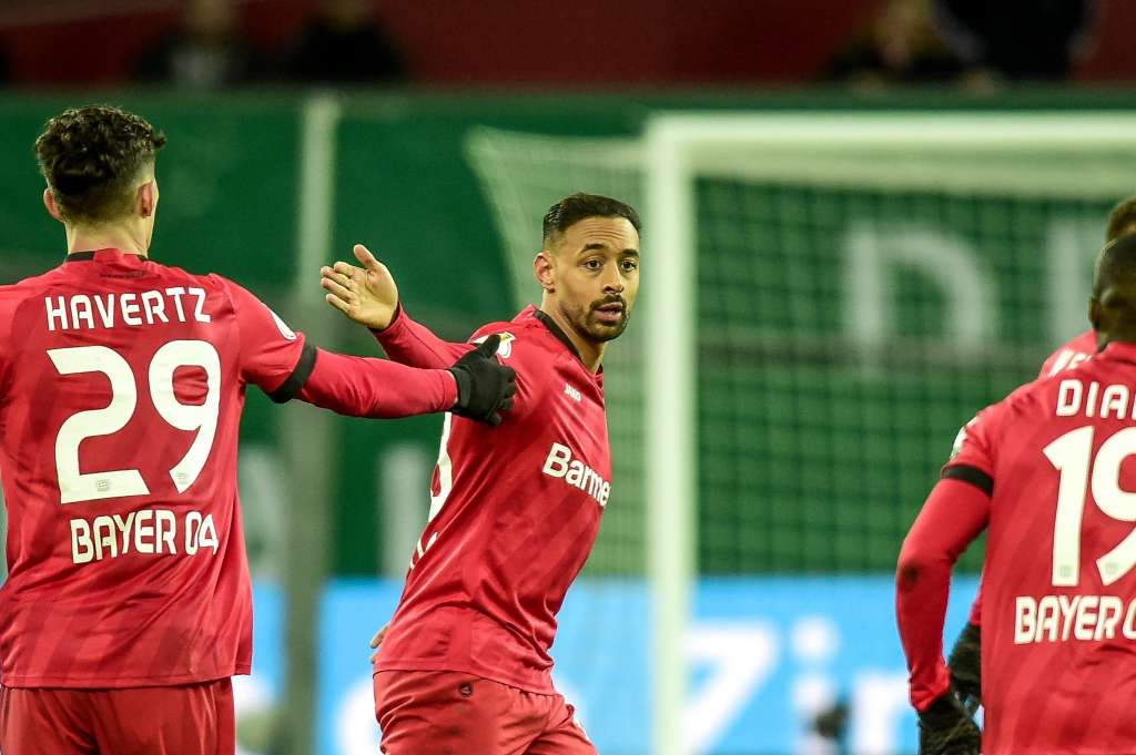 Bayer Leverkusen e Frankfurt vencem e avançam às semifinais