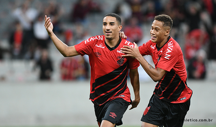 PARANAENSE: Athletico vence Rio Branco no fim e dispara na liderança