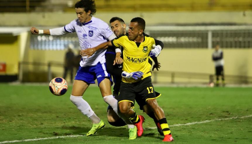São Bernardo parou na retranca do Rio Claro