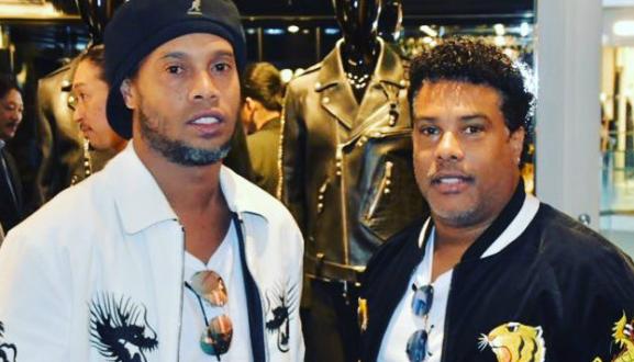 Polícia paraguaia faz busca em suíte de Ronaldinho por suposto passaporte falso