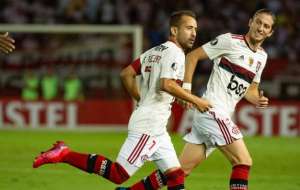 Éverton Ribeiro pensa em seleção após gols em vitória do Flamengo: 'É com o Tite'