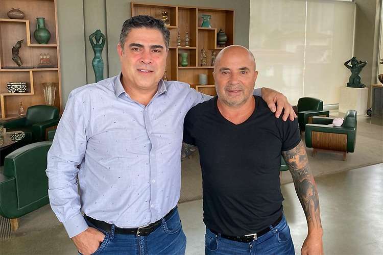 Jorge Sampaoli assina contrato com o Atlético-MG e chega em BH nesta sexta-feira