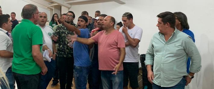 Assembleia de Sócios do Guarani acaba em pancadaria