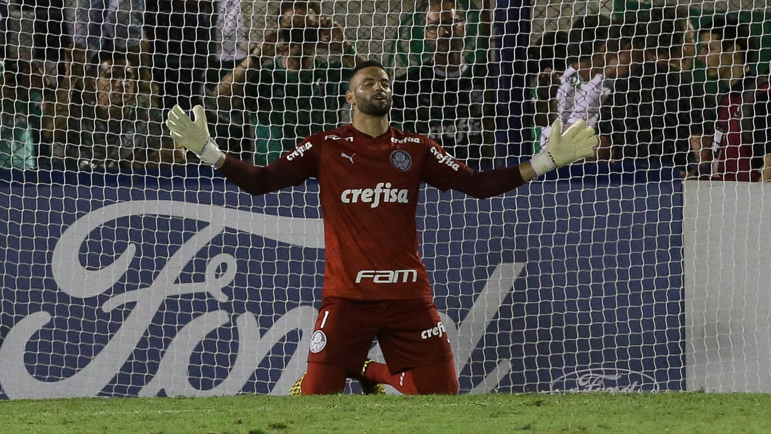 Paulistão: Após morte da mãe, goleiro volta a treinar e reforça o Palmeiras