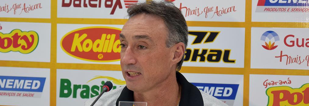 Roberto Fonseca promete “intensidade” e “busca pelo gol” contra o Corinthians