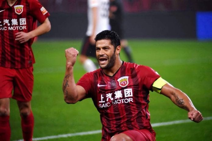 Hulk aguarda liberação de clube chinês para treinar no Palmeiras