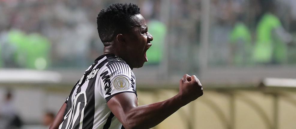 Atlético-MG terá Cazares e Tardelli no banco para o clássico com o Cruzeiro