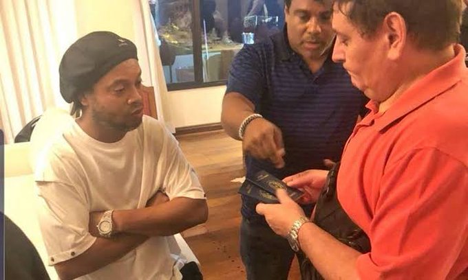 Juiz rejeita pedido do MP paraguaio e Ronaldinho continuará sendo investigado
