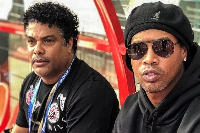 Ronaldinho Gaúcho e o irmão são presos no Paraguai para evitar saída do país