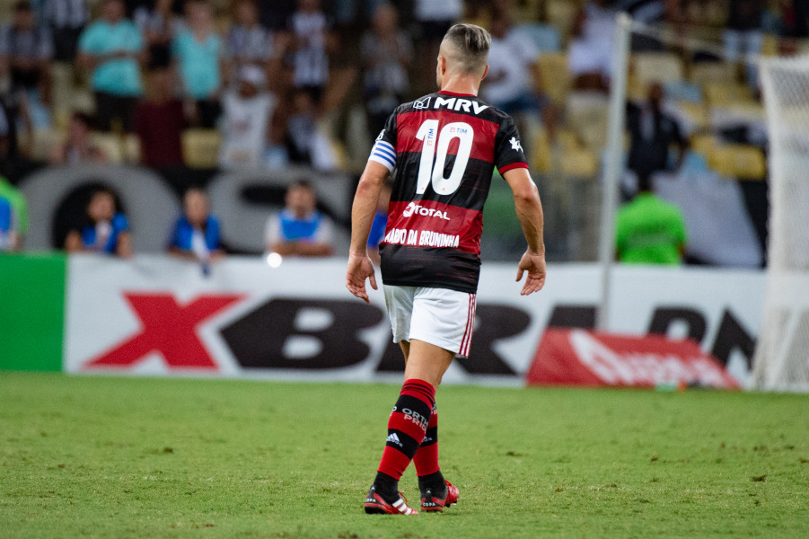 Após vitória, Diego pede atenção ao Flamengo: ‘É o time a ser batido’