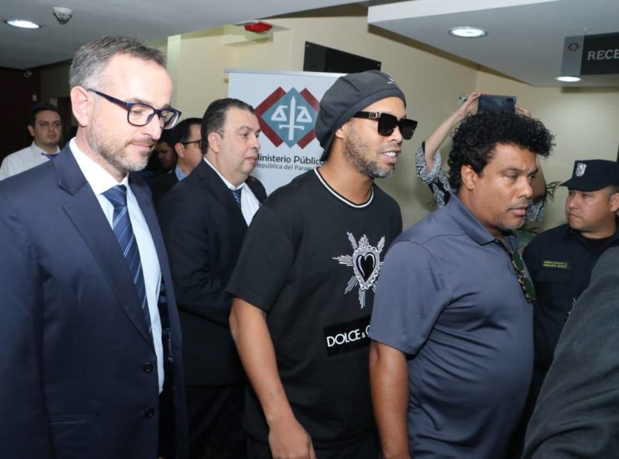 Advogado de Ronaldinho Gaúcho diz que prisão no Paraguai é ilegal