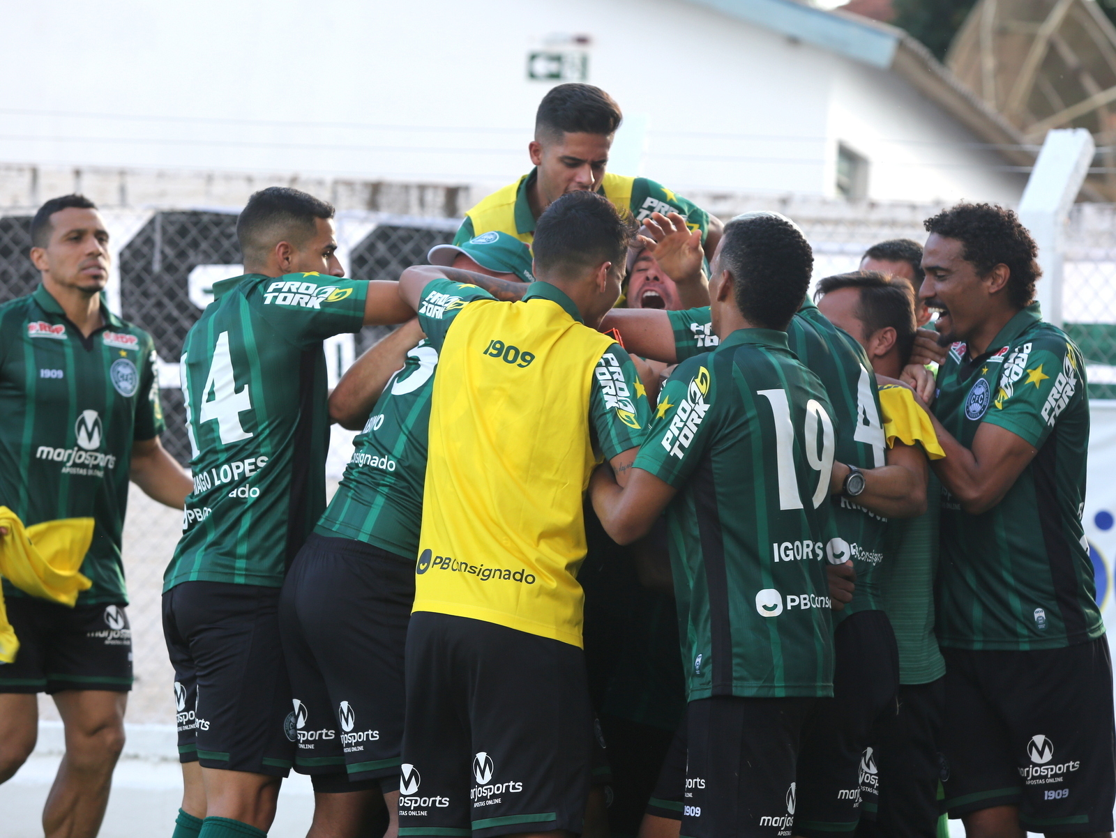 PARANAENSE: Coritiba vence, complica PSTC e segue na cola do Athletico