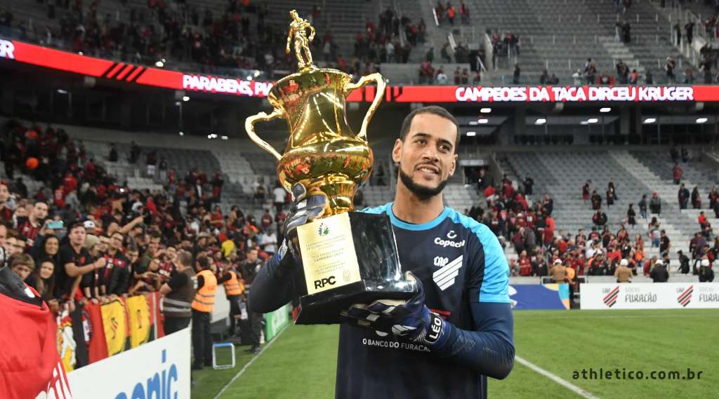 Léo deve deixar o Athletico-PR de graça