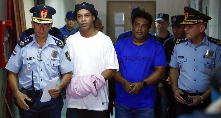 Ronaldinho e o irmão Assis estão presos no Paraguai deste sexta-feira