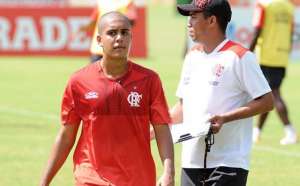 Paulista A3: Barretos anuncia zagueiro formado no Flamengo