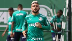 Jogador mais antigo do Palmeiras, lateral comemora seis anos de estreia