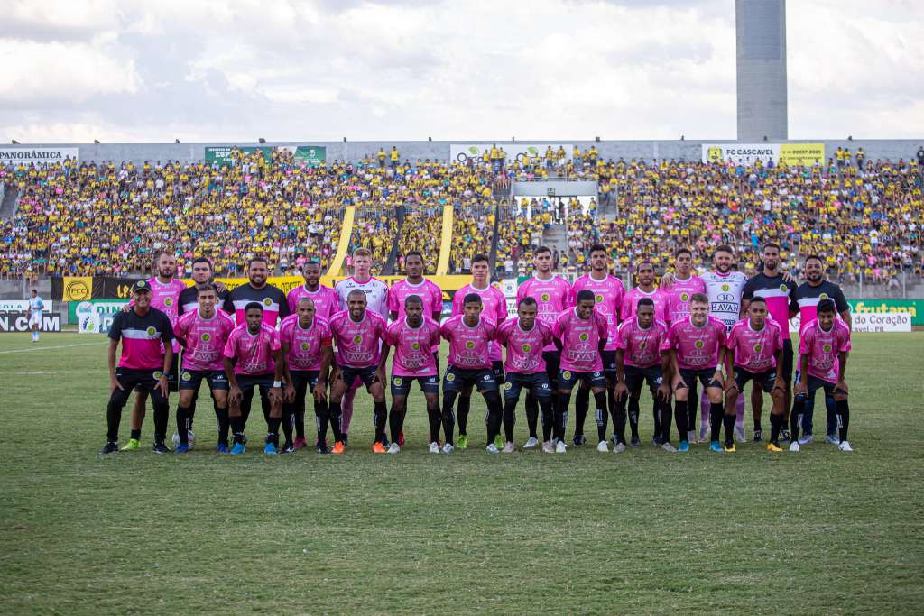 Cascavel atuou com uniforme rosa em homenagem ao Dia Internacional da Mulher (Foto: Divulgação)