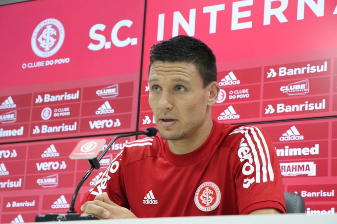 Expulso em primeiro Gre-Nal, Musto quer apagar erro: ‘Vontade de jogar’