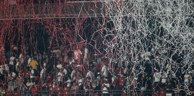 São Paulo é multado em R$ 30 mil por gritos homofóbicos contra o Corinthians