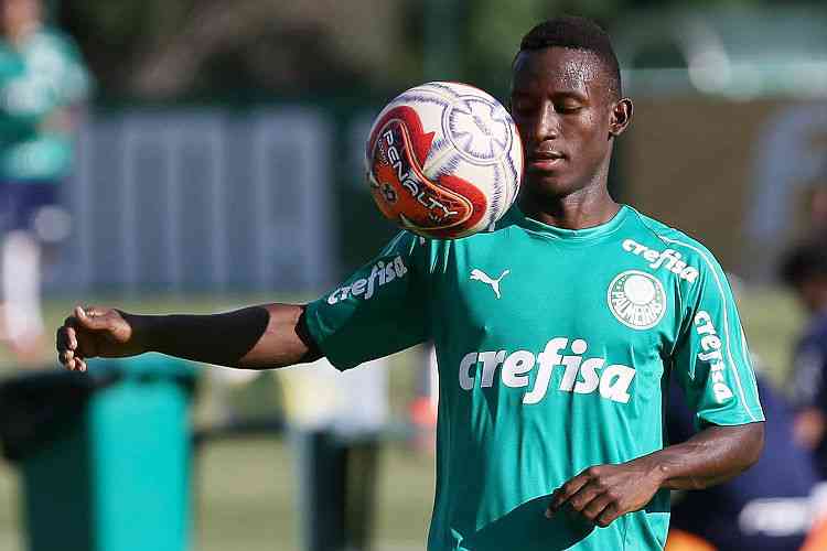 Cruzeiro faz contraproposta para ter atacante do Palmeiras