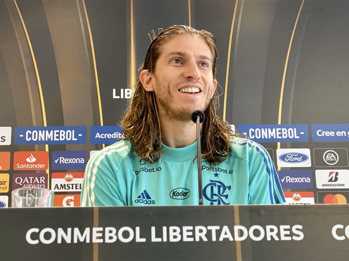 Filipe Luís diz viver seu melhor momento e vê Fla sem pressão na Libertadores