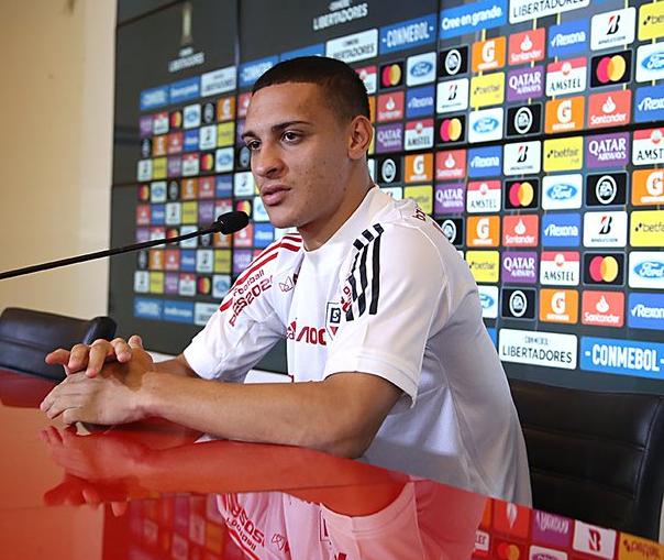 Antony vive sonho pelo São Paulo, mas é cobrado para não perder chances de gol