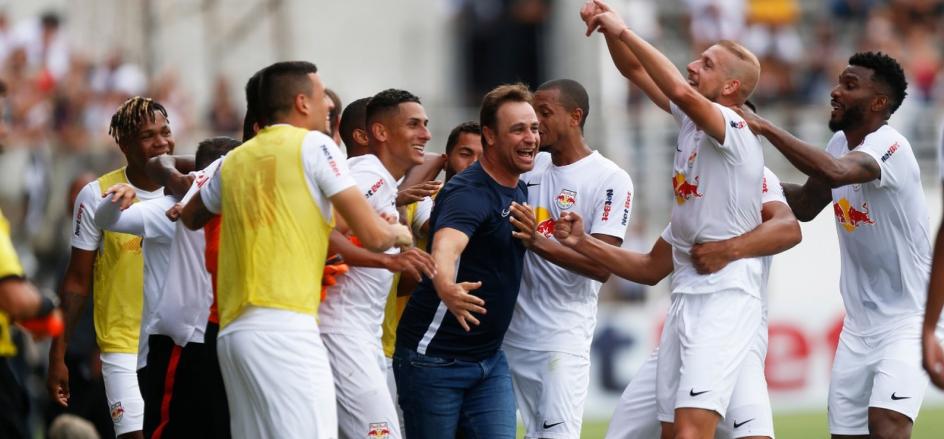 Felipe Conceição mantém os pés no chão mesmo após chegar à liderança