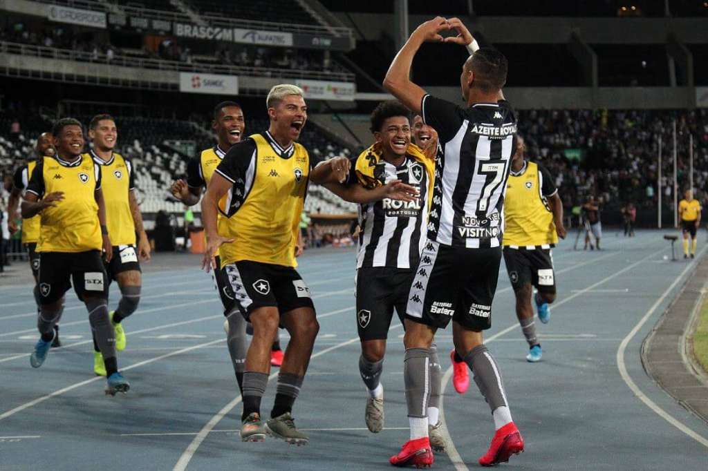 Luiz Fernando comemora o gol do Botafogo (Foto: Vitor Silva/Botafogo)