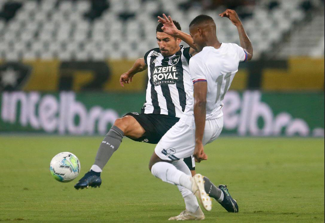 Torcedor do Botafogo é flagrado filmando bumbum de torcedoras. VEJA VÍDEO!