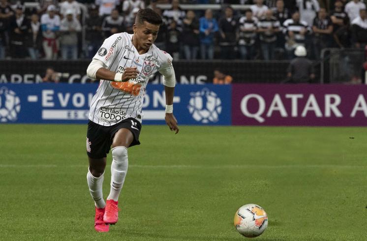 Corinthians anuncia a venda de joia da base para o Benfica; meia jogará o Paulistão