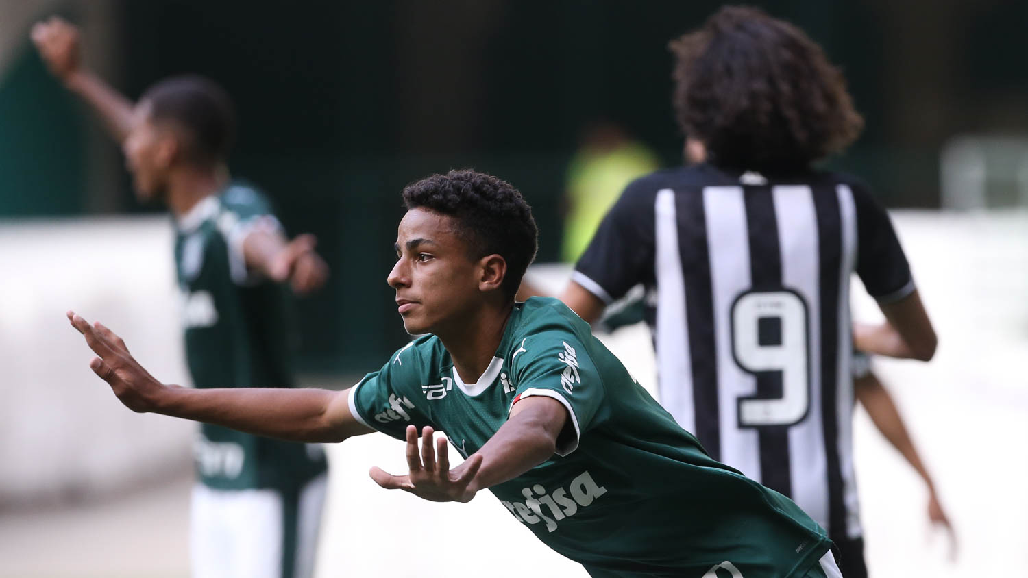 BRASILEIRO SUB-17: Palmeiras goleia em estreia e Corinthians arranca empate no fim