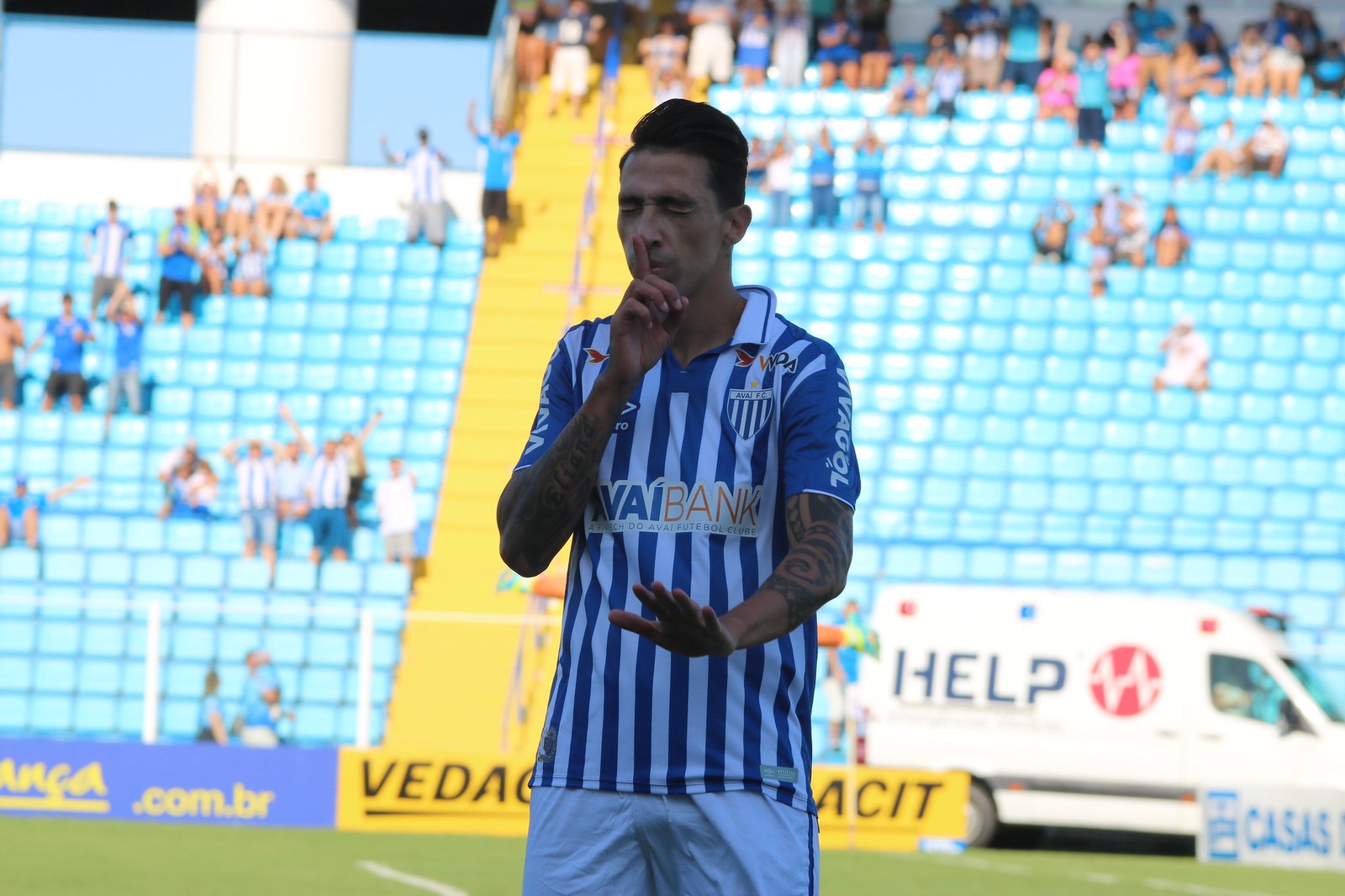 Pressionado, Avaí revela reunião com torcida e jogadores esclarecem polêmica