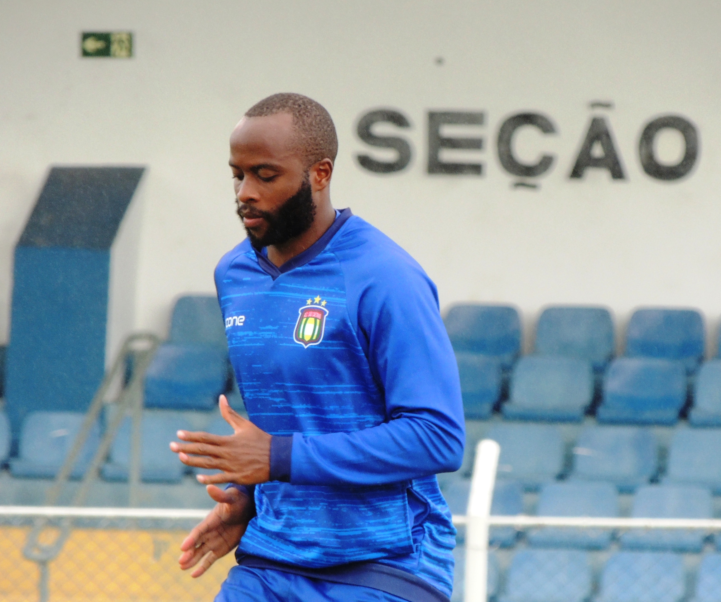 Paulista A2: Em prol da equipe, ex-Vitória não escolhe posição no São Caetano