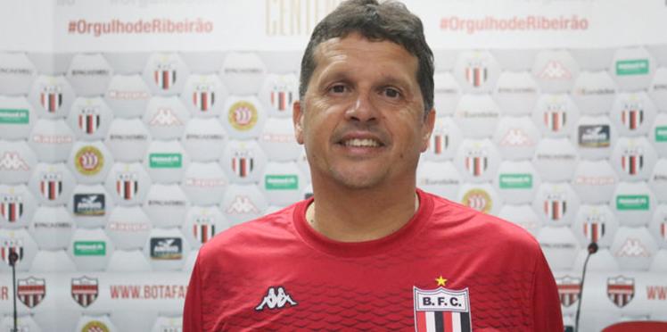 Claudinei faz treino fechado e poderá repetir escalação pela 3ª vez seguida