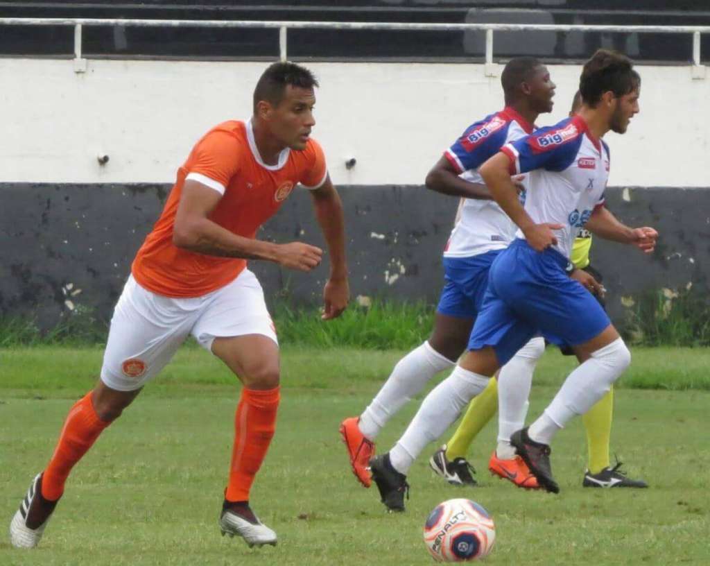 O zagueiro Everton falou sobre a situação do Atibaia