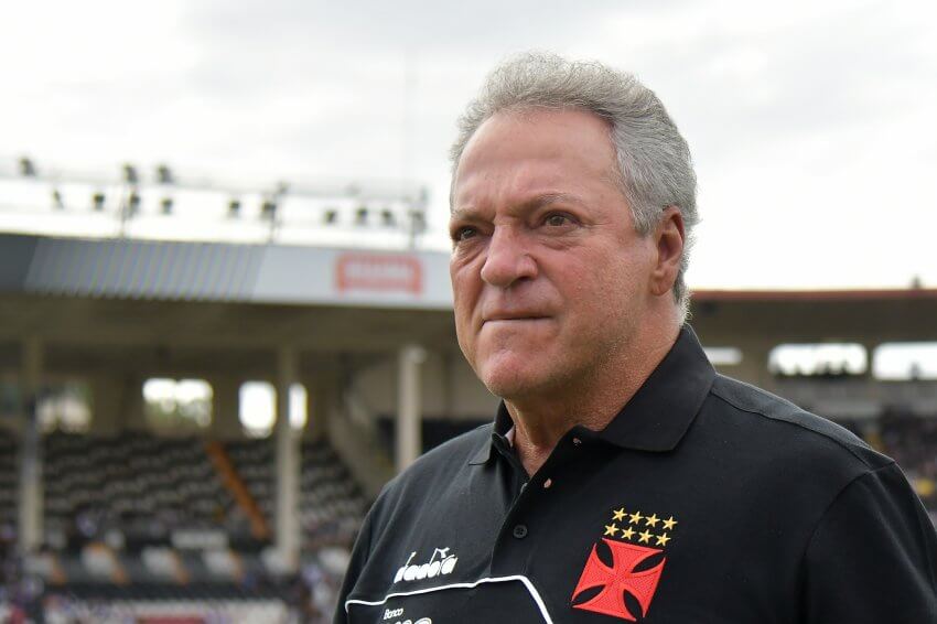 Abel critica primeiro tempo do Vasco: “Inadmissível”