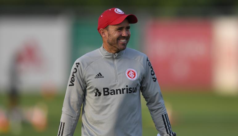 Coudet valoriza tempo para trabalhar no Inter após paralisação da Libertadores