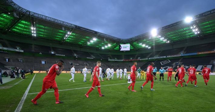 Duelo entre Borussia M'gladbach e Colônia foi o primeiro da história da Bundesliga com portões fechados, por contra do coronavírus