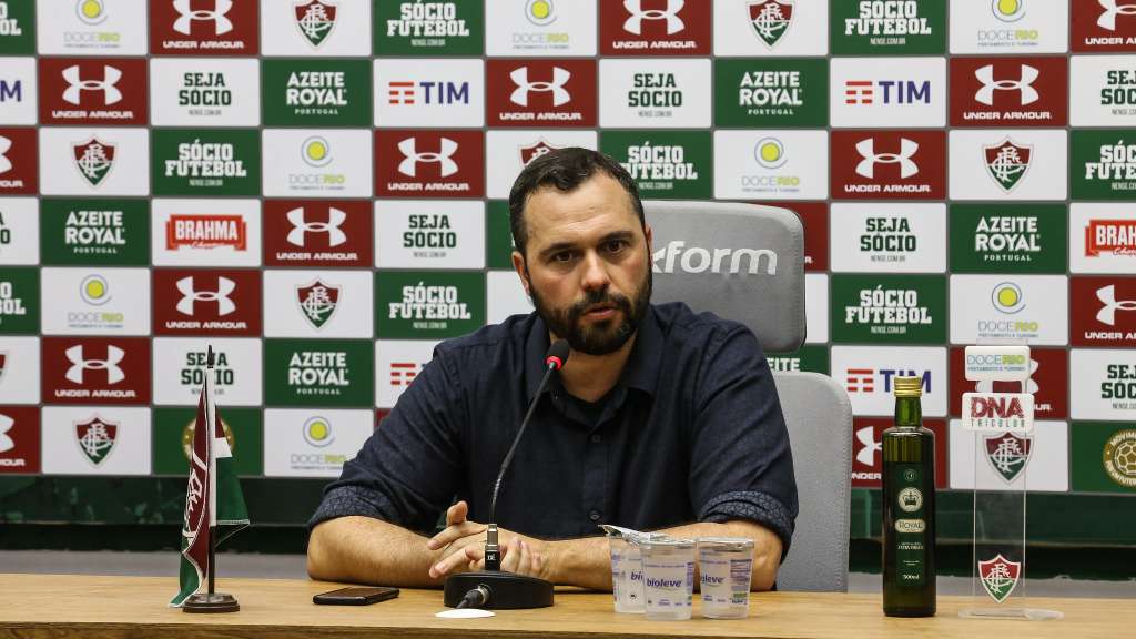 Mário Bittencourt concedeu entrevista coletiva e falou sobre Fred (Foto: Lucas Merçon/Fluminense)