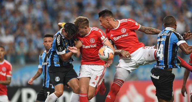 Grêmio condena atitudes de racismo e homofobia em jogo da Libertadores