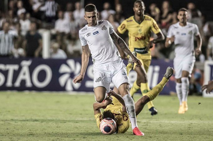 Santista Jobson lamenta jogos com portões fechados e aponta clima de ‘velório’