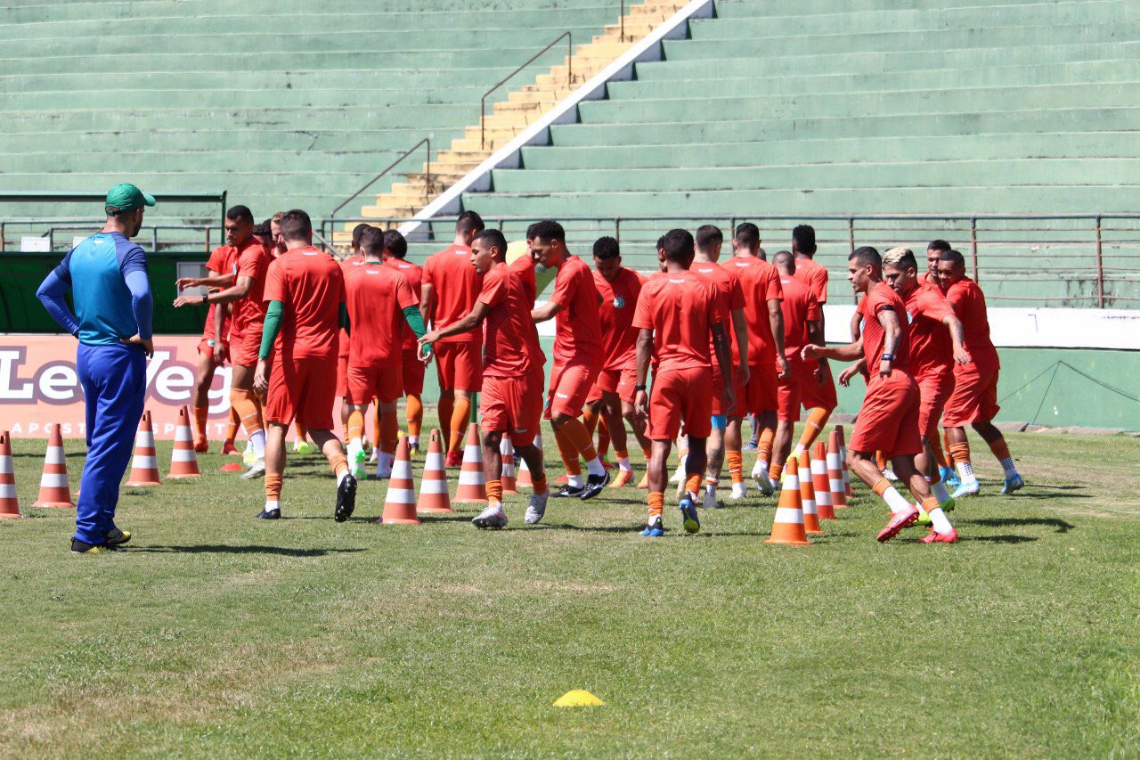 Carpini confirma volta de dupla no Dérbi 196, mas mantém volante em dúvida no Guarani