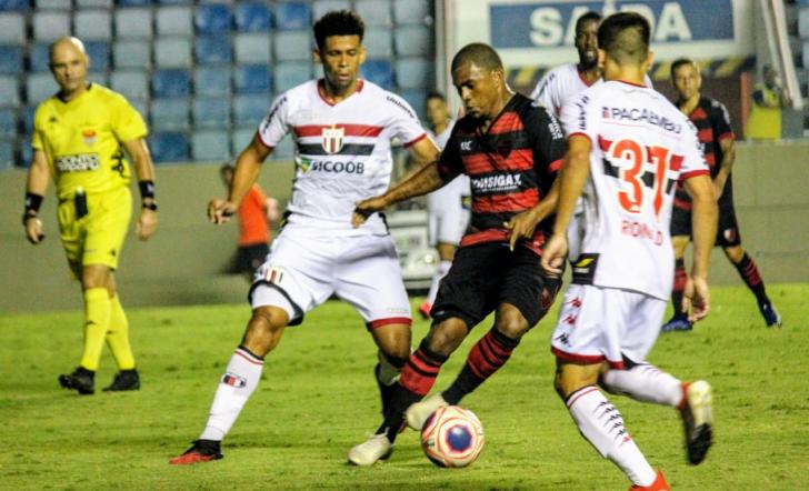 Vitória e adeus degola. (Foto: Jeferson Vieira / Oeste)