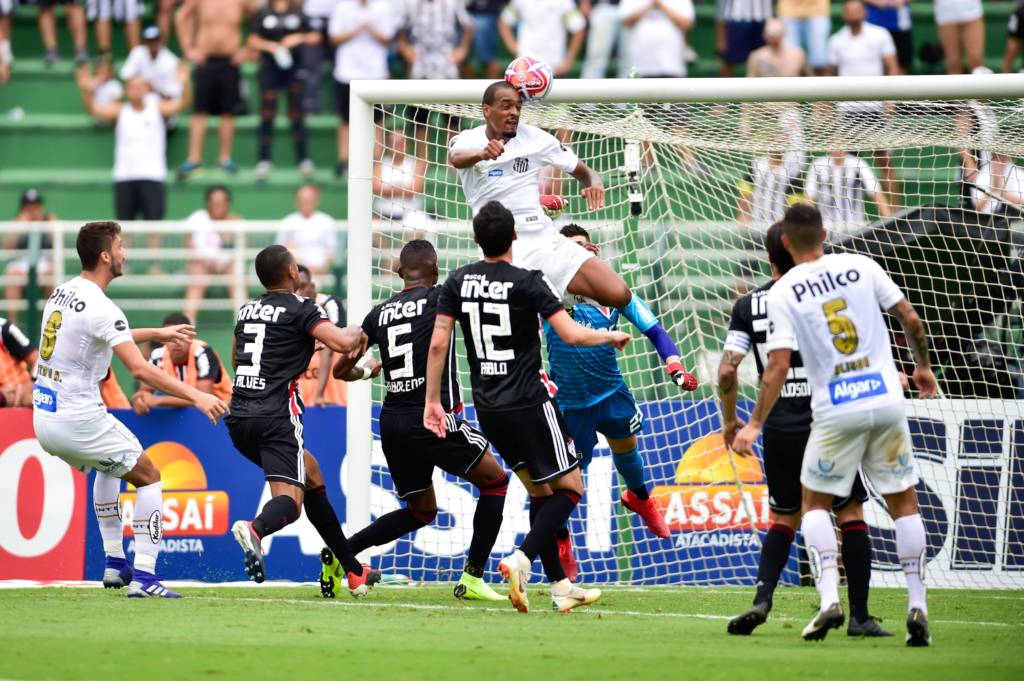 São Paulo e Santos se enfrentam à procura do primeiro gol em clássico em 2020