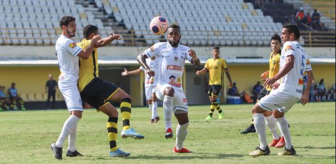 São Bernardo meteu pressão no Monte Azul. Foto: Diego Mota